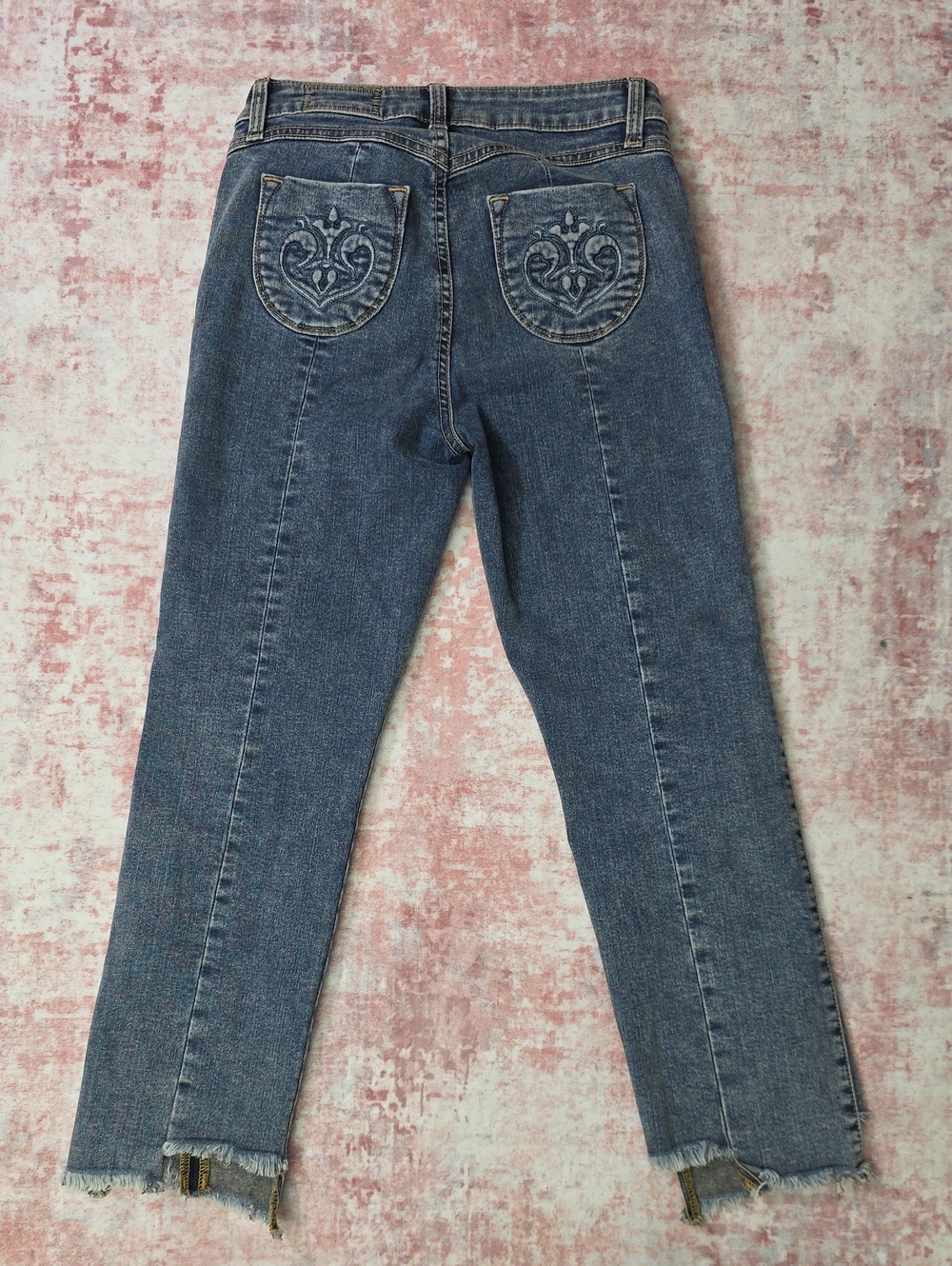 SIWY ankle Crop Raw Distressed Hem Size 26‎
